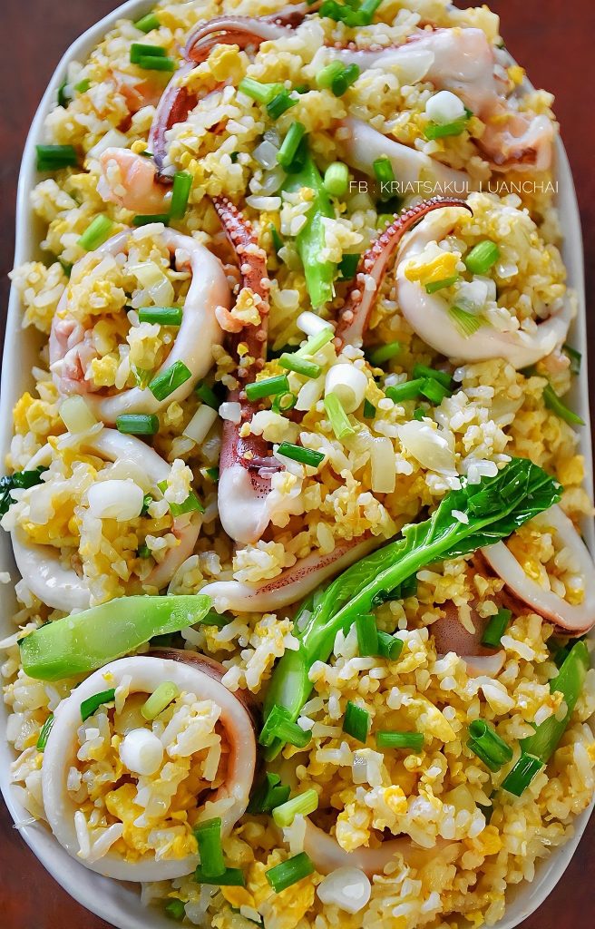 ข้าวผัดปลาหมึก